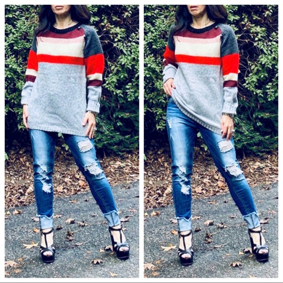 ✨LAST ONE✨color block sweater with buttons trim - Picture 3 of 7